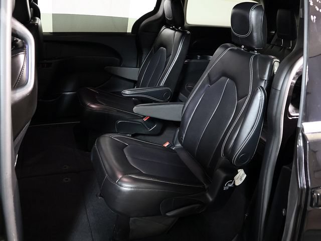 Used 2025 Chrysler Pacifica Select FWD image 13