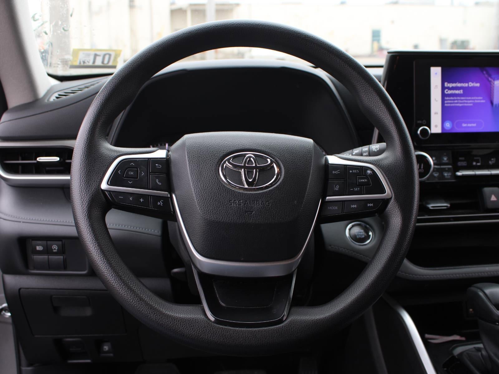 Used 2023 Toyota Highlander L FWD image 9