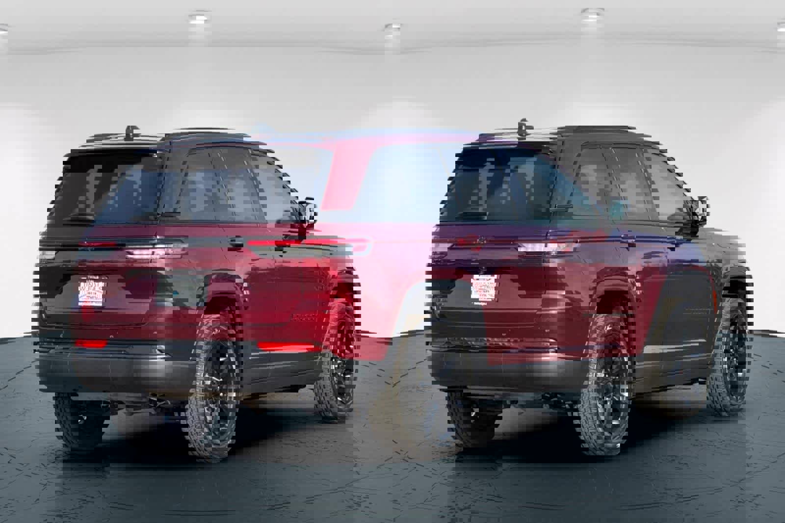 Used 2023 Jeep Grand Cherokee Altitude image 2