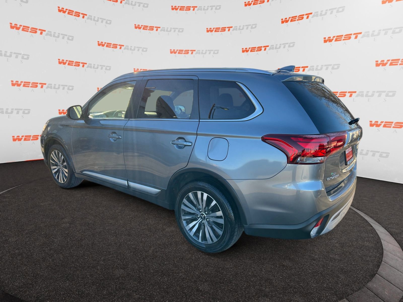 Used 2020 Mitsubishi Outlander SE image 3
