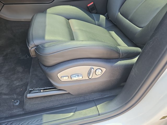 Certified 2021 Porsche Macan AWD/4WD image 24