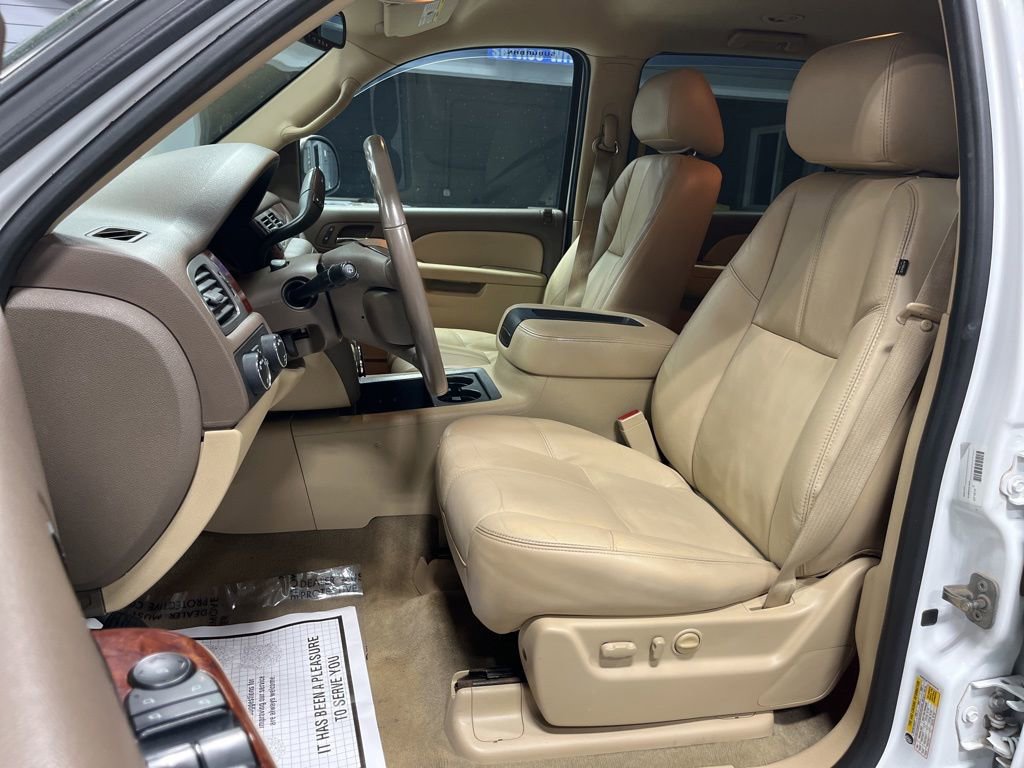 Used 2012 Chevrolet Suburban LT w/ Luxury Package AWD/4WD image 16