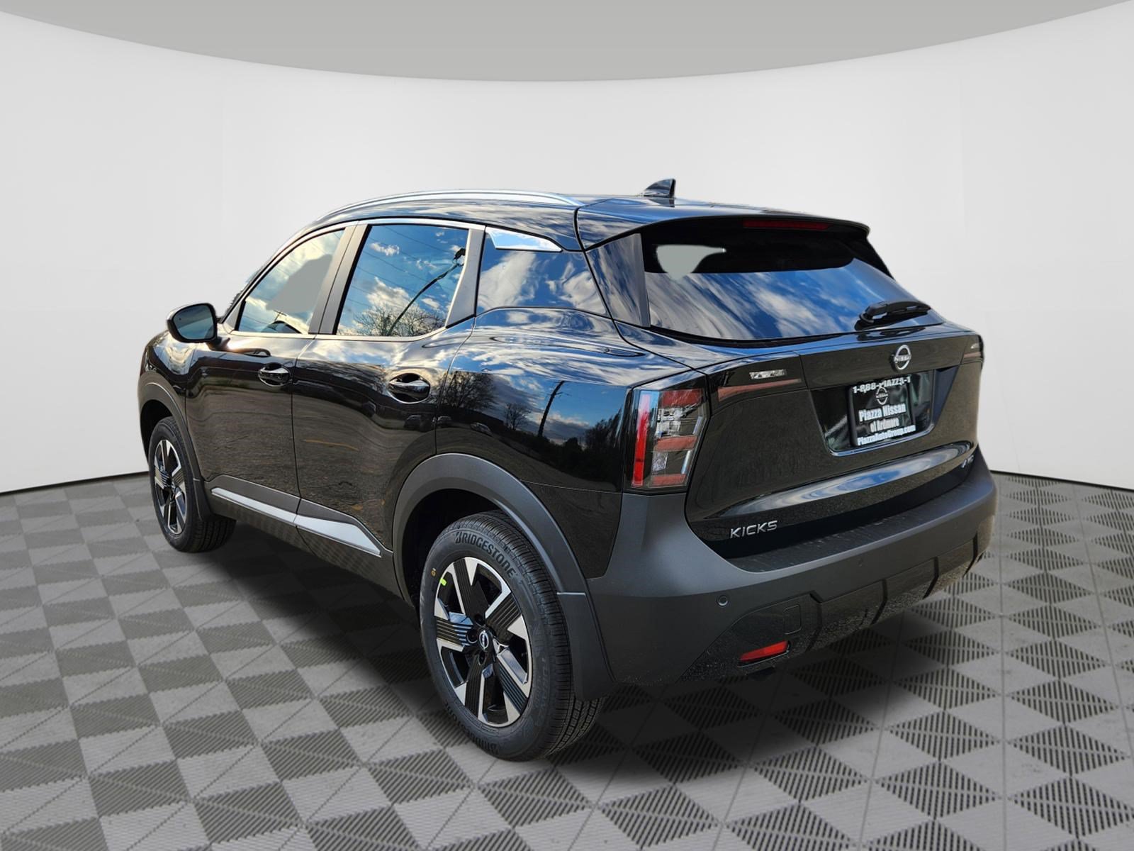 Used 2026 Nissan Kicks SV AWD/4WD image 4