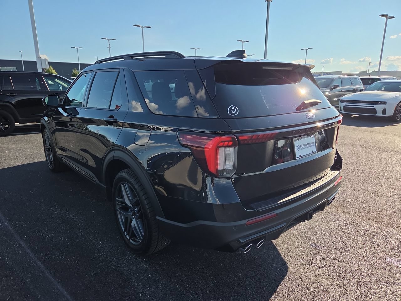 Used 2025 Ford Explorer ST AWD/4WD image 5