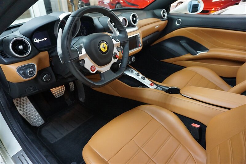 Used 2017 Ferrari California T RWD image 2