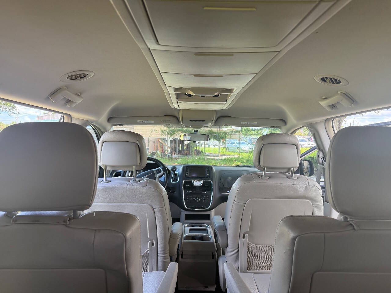 Used 2011 Chrysler Town & Country Touring FWD image 11
