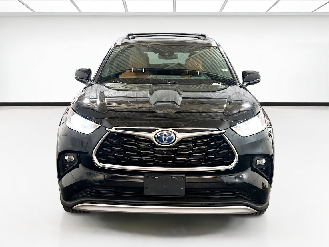 Used 2021 Toyota Highlander Platinum FWD image 2