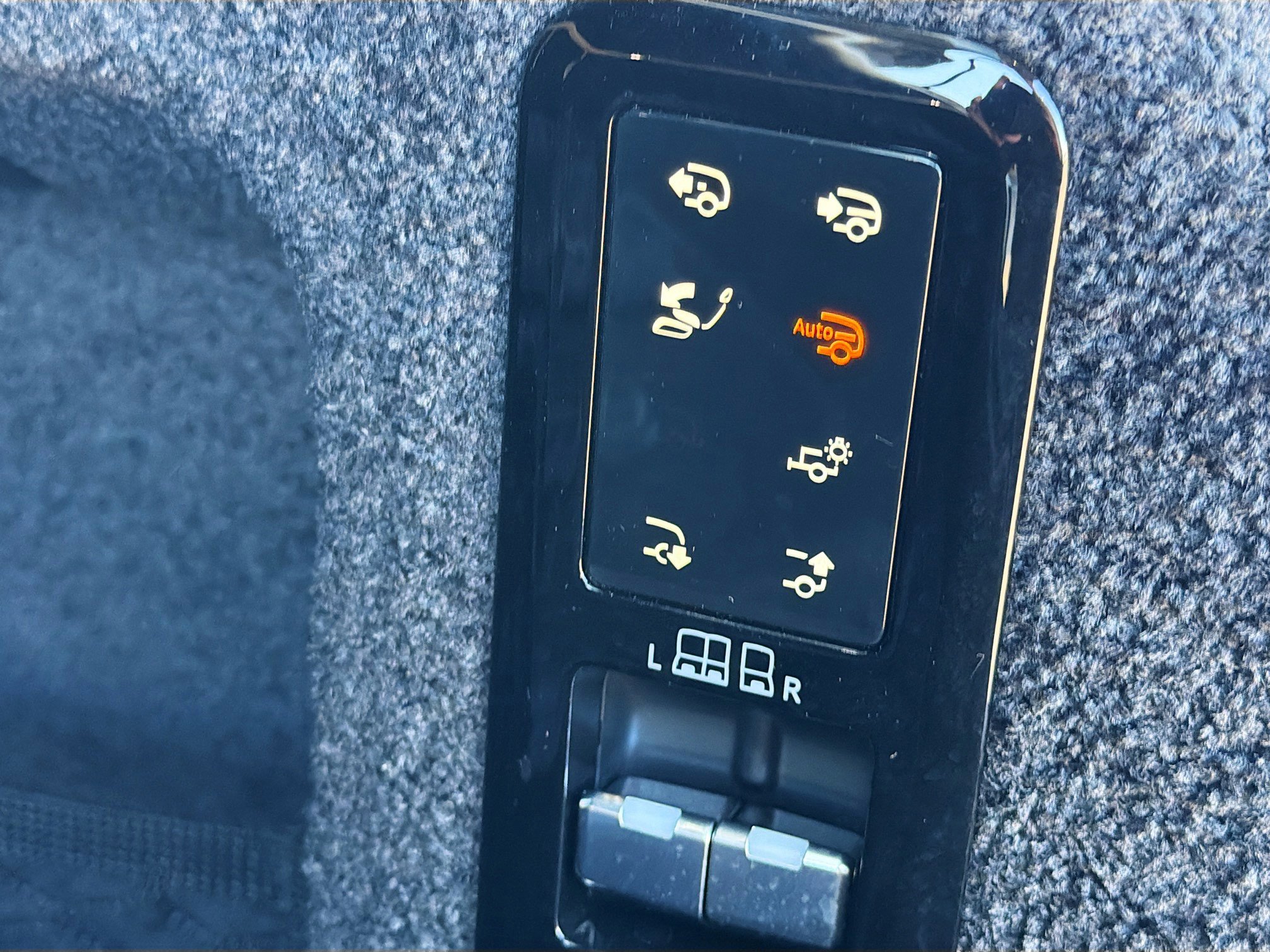 Used 2023 Land Rover Range Rover SV image 13