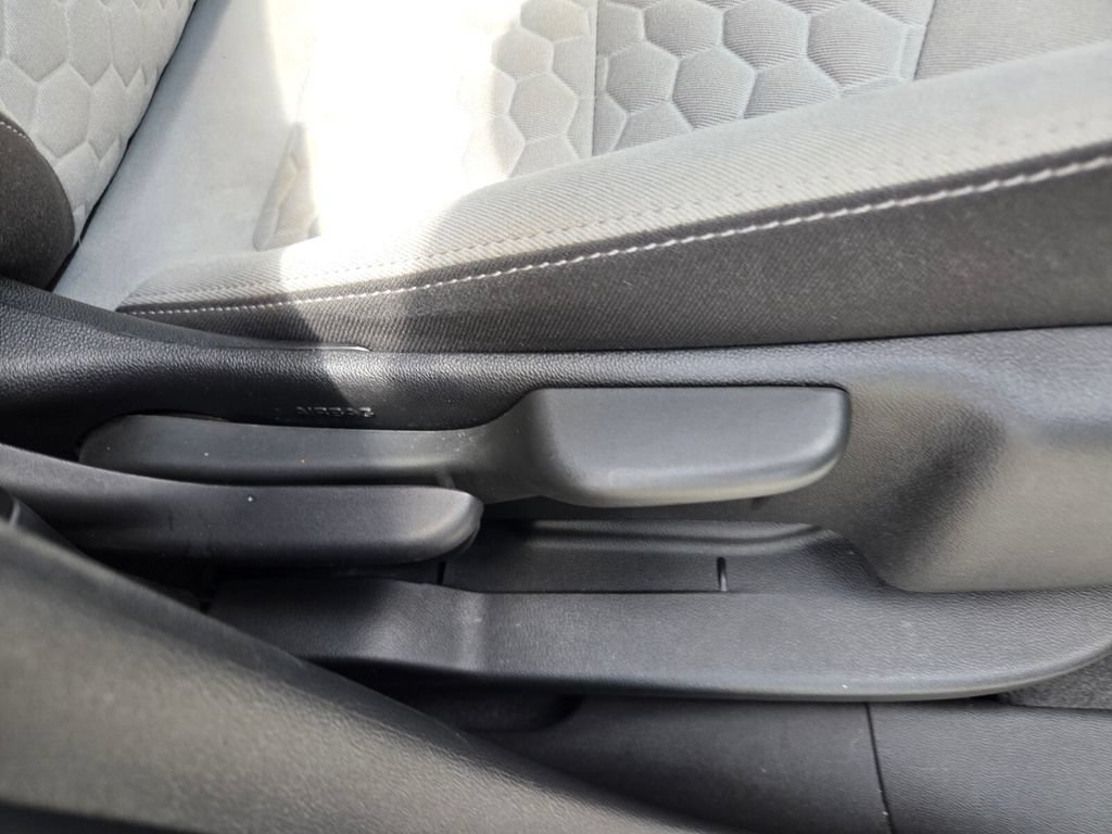 Used 2021 Chevrolet Equinox LS w/ LS Convenience Package FWD image 16