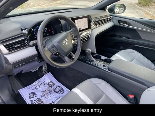 Used 2025 Toyota Camry SE w/ Convenience Package image 6