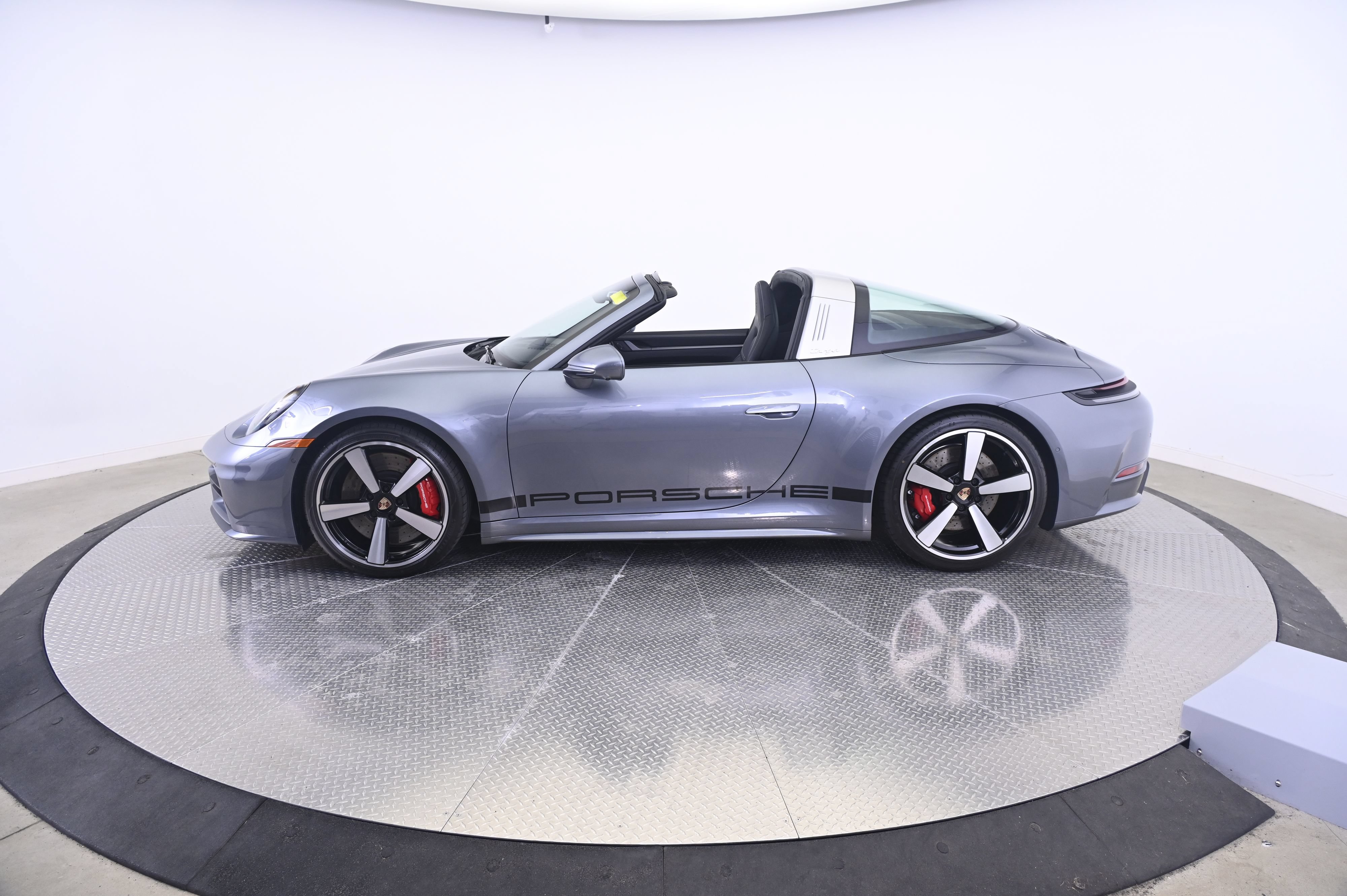Certified 2026 Porsche 911 Targa 4S AWD/4WD image 2