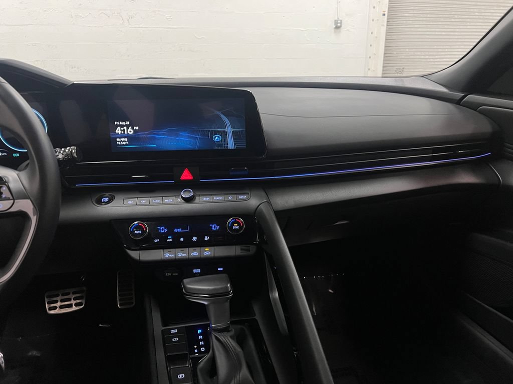 Used 2025 Hyundai Elantra SEL FWD image 18