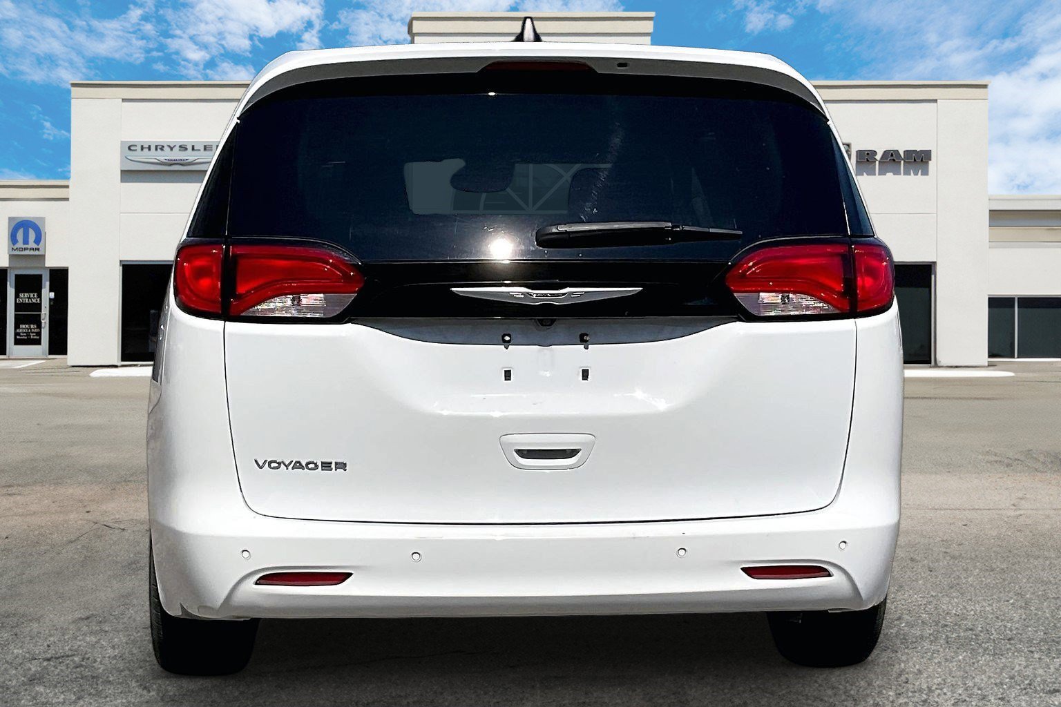 Certified 2022 Chrysler Voyager LX w/ Fleet Security Group image 4