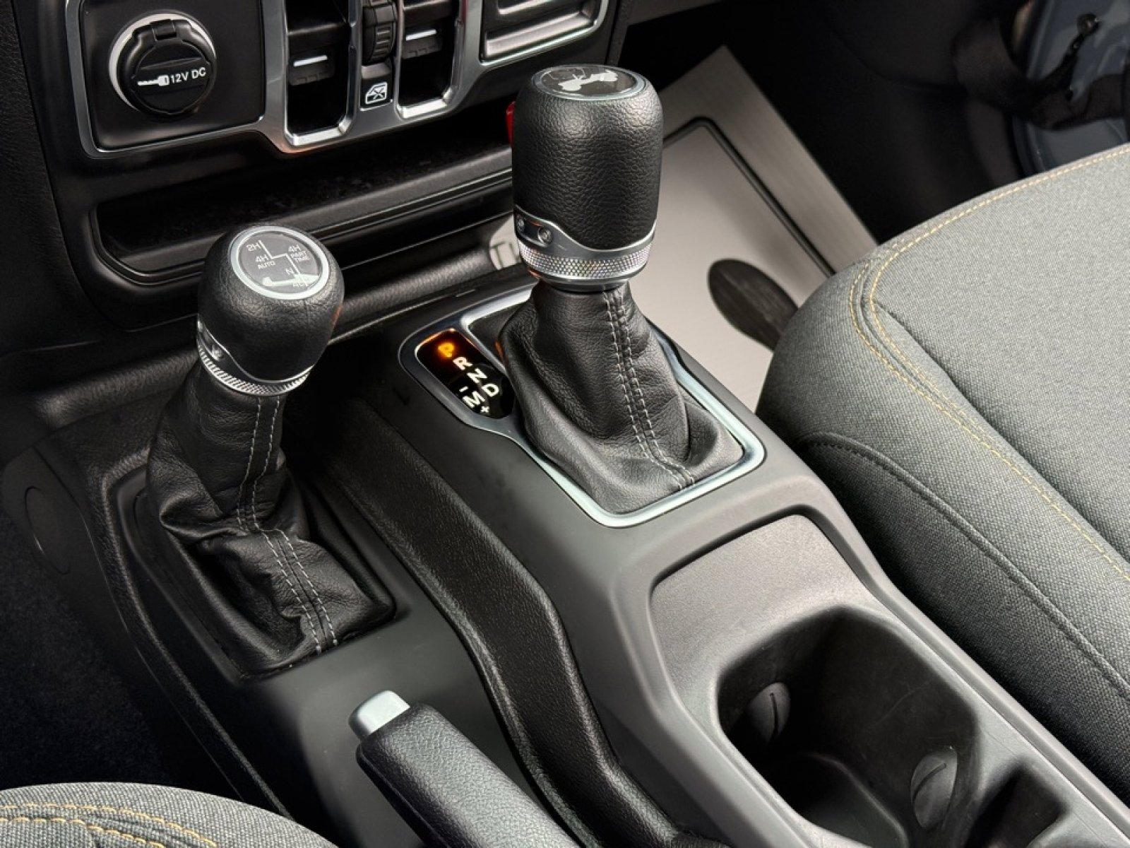 Used 2025 Jeep Wrangler Unlimited Sahara image 17