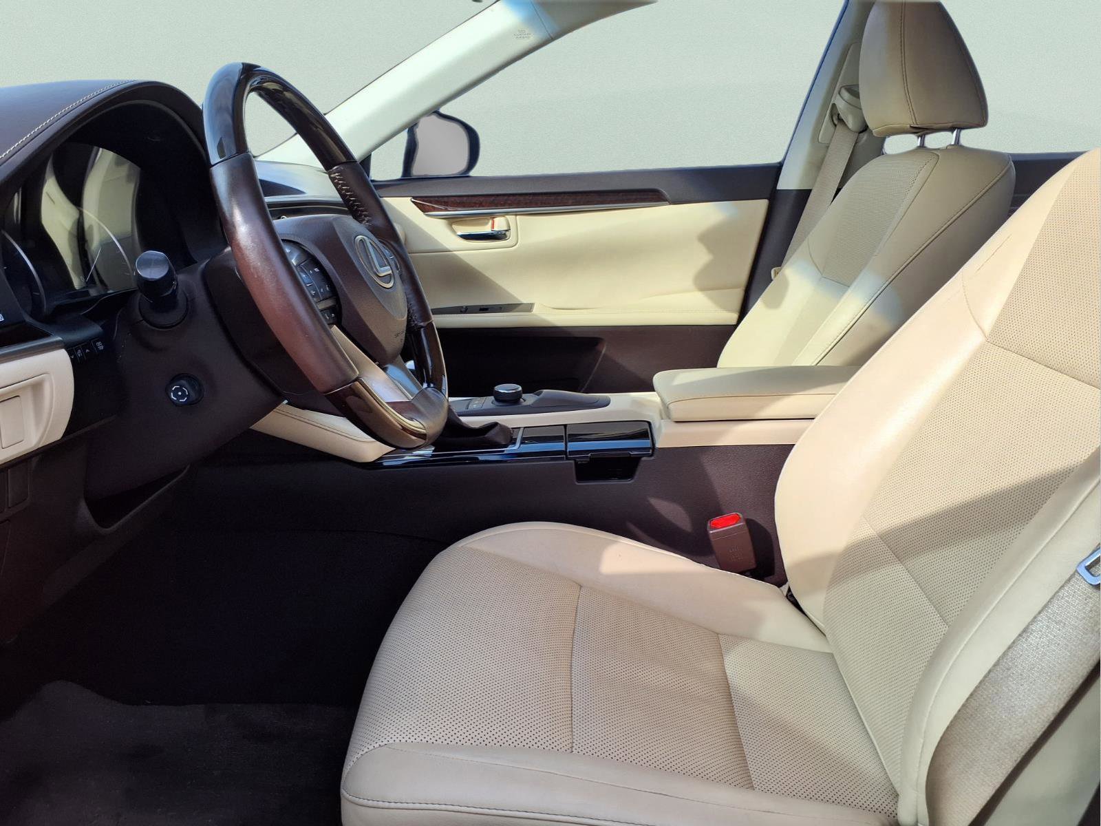 Used 2016 Lexus ES 350 4DR SDN w/ Premium Package w/Wood Trim image 10