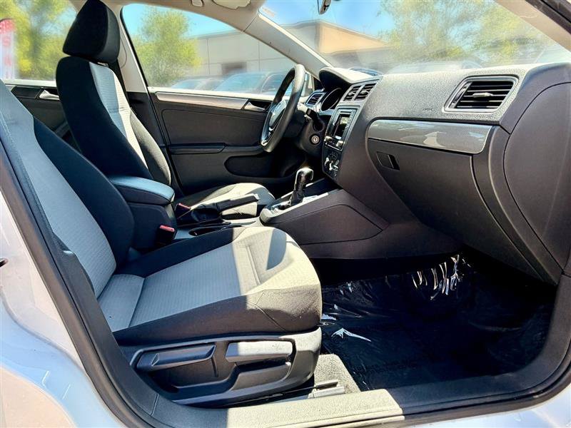 Used 2017 Volkswagen Jetta S w/ Jetta S Cold Weather Package FWD image 9