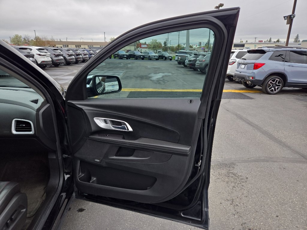 Used 2017 Chevrolet Equinox Premier w/ Enhanced Convenience Package AWD/4WD image 18