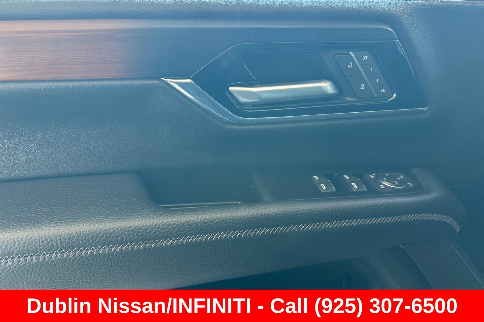 Used 2025 GMC Yukon XL Denali AWD/4WD image 12