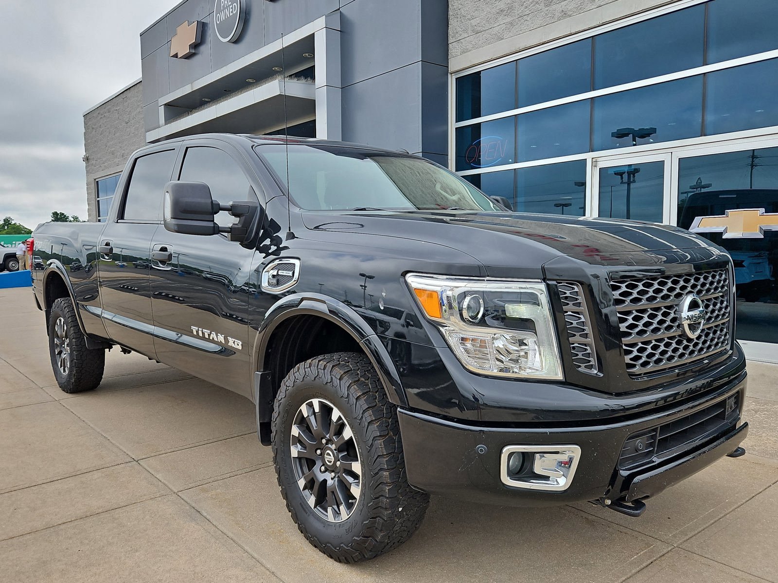 Used 2019 Nissan Titan PRO-4X w/ Pro-4x Convenience Package AWD/4WD image 1