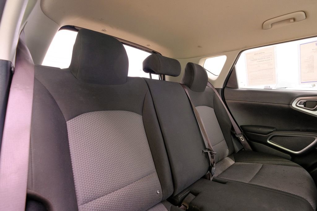 Used 2023 Kia Soul LX w/ LX Technology Package image 21
