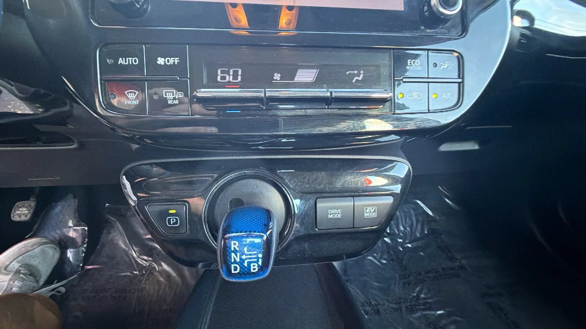 Used 2020 Toyota Prius LE AWD/4WD image 20