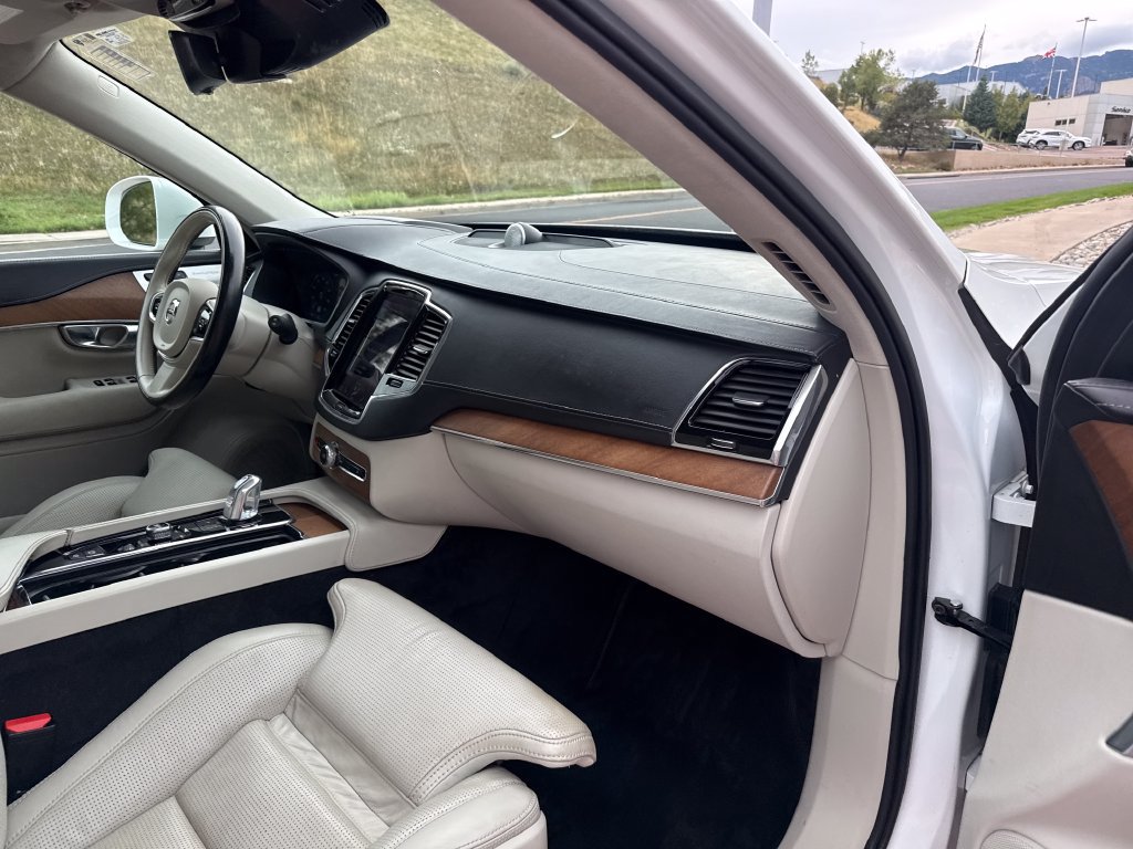 Used 2017 Volvo XC90 T8 Inscription w/ Luxury Package AWD/4WD image 32