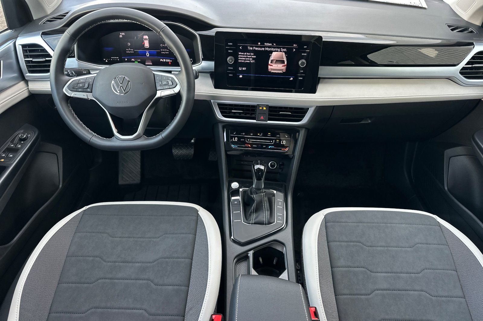 New 2026 Volkswagen Taos SE FWD image 13