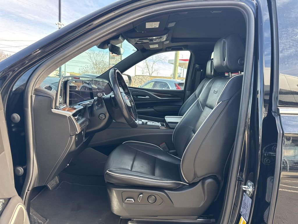 Used 2023 Cadillac Escalade Premium Luxury image 18