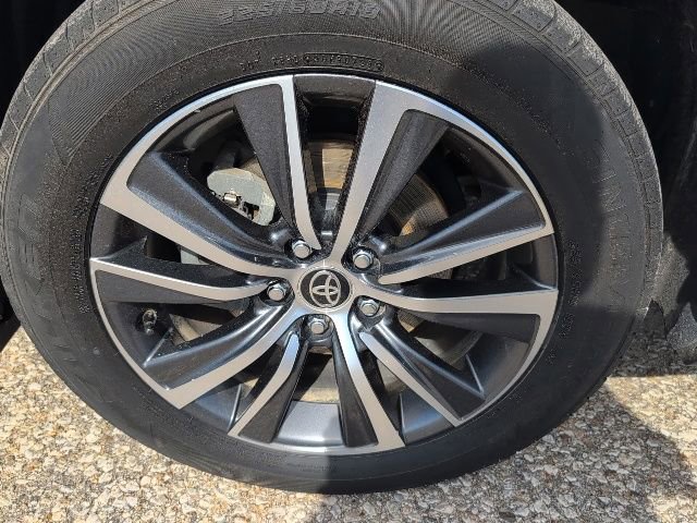 Used 2021 Toyota Venza LE AWD/4WD image 22