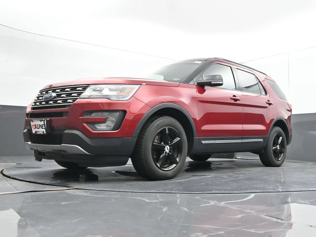 Used 2016 Ford Explorer XLT w/ Equipment Group 202A AWD/4WD image 26