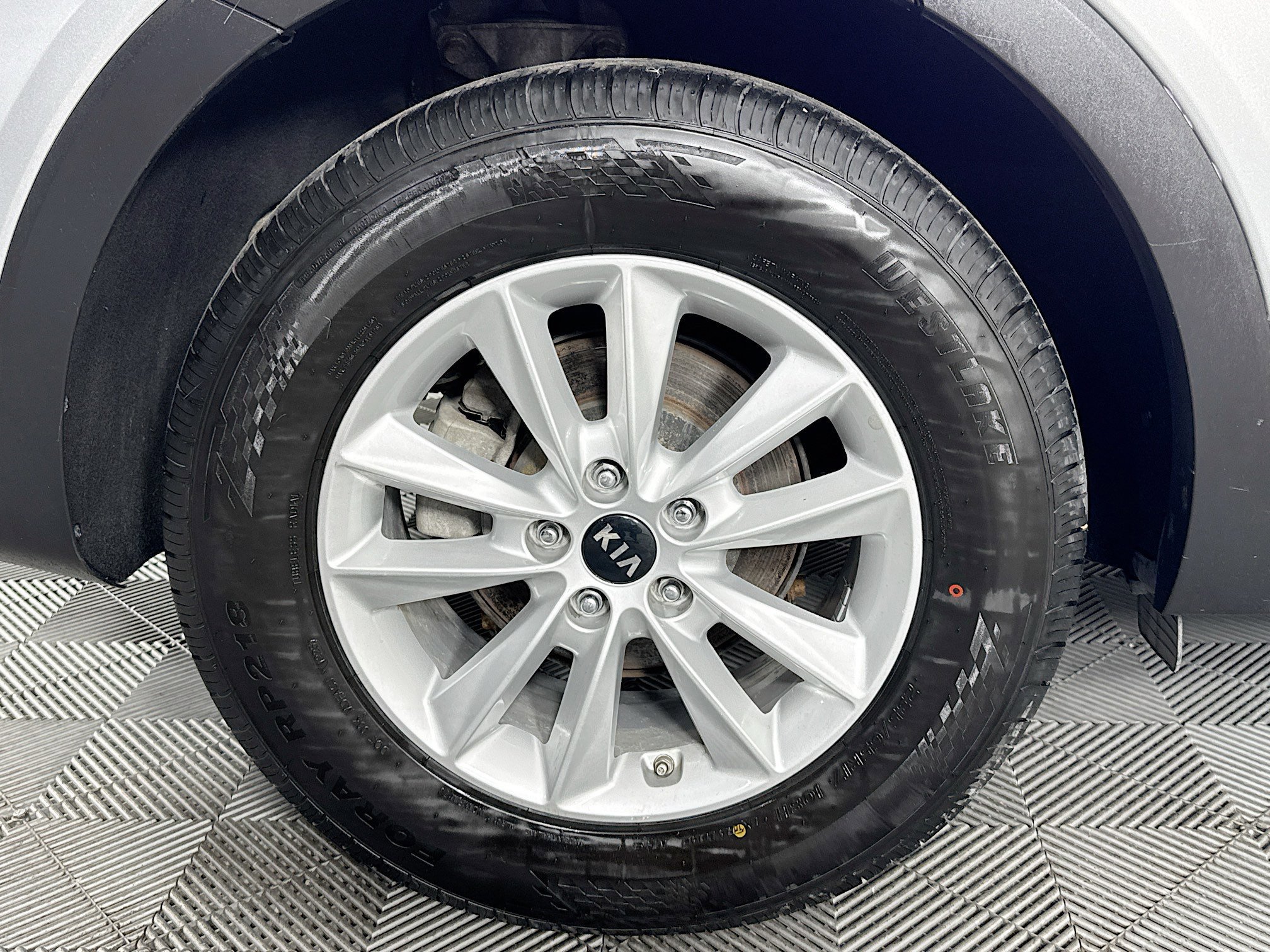 Used 2020 Kia Sorento LX image 28