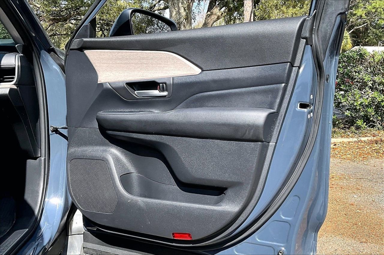 Used 2024 Toyota Grand Highlander Limited image 25