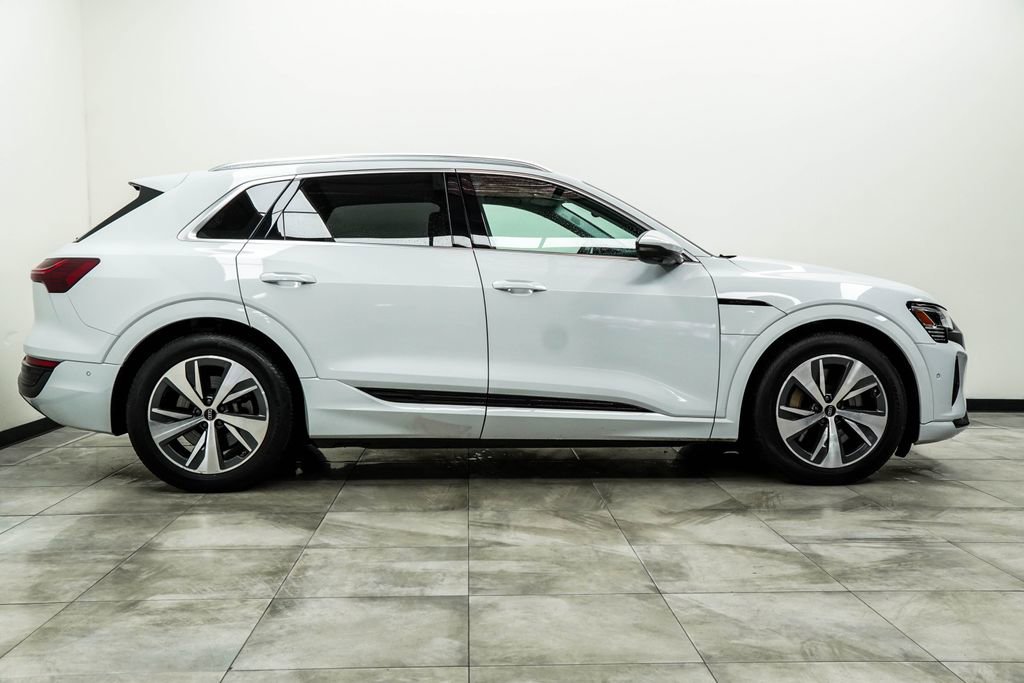 Used 2024 Audi Q8 e-tron Premium Plus w/ Premium Plus Package AWD/4WD image 10