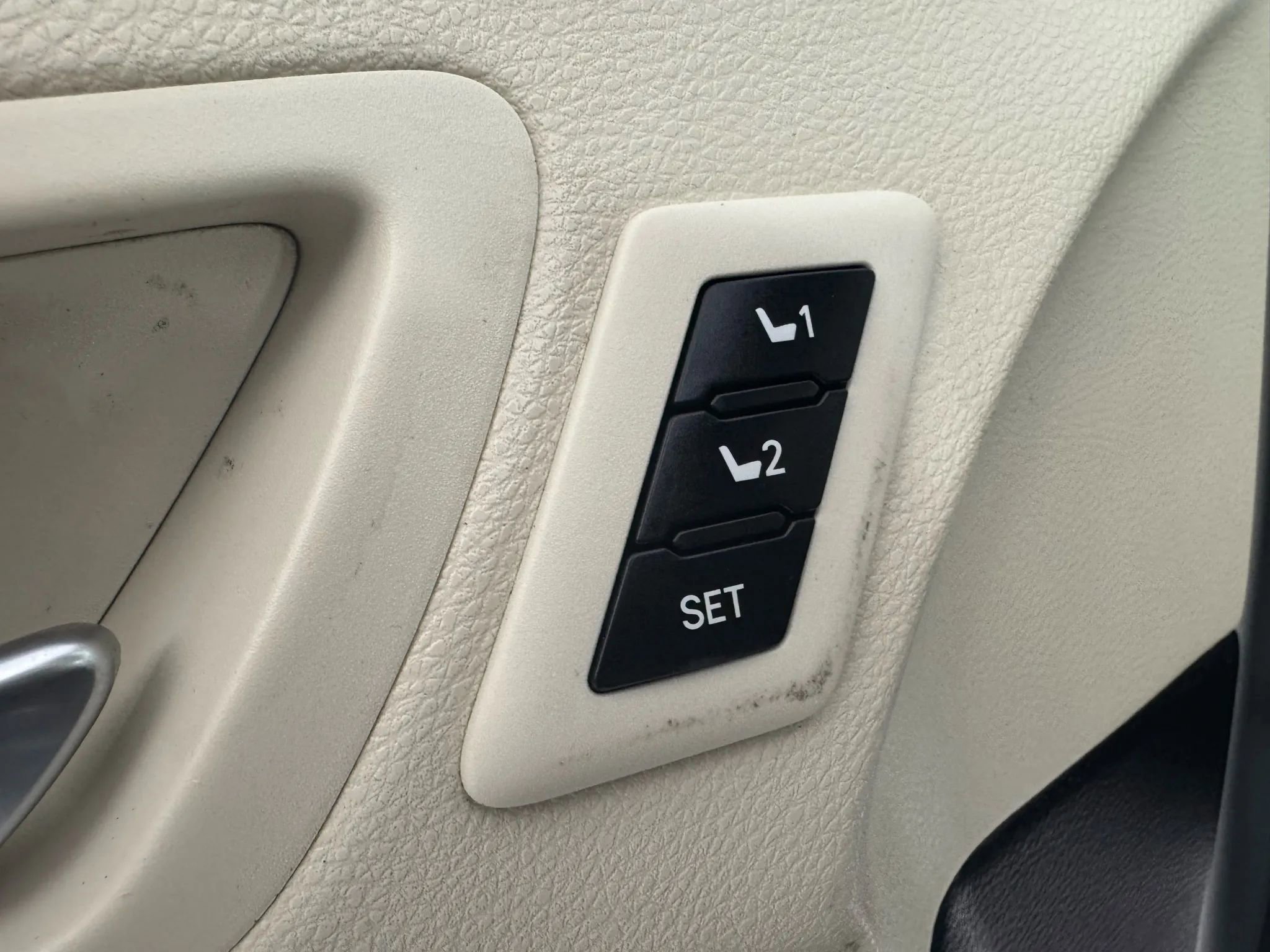 Used 2024 Toyota Sienna Platinum image 45