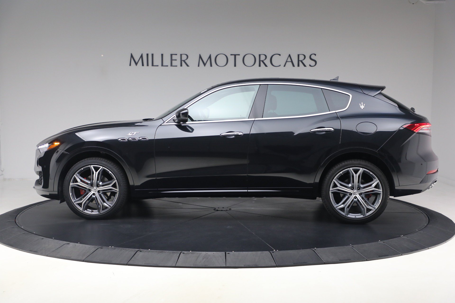 Certified 2023 Maserati Levante GT AWD/4WD image 3