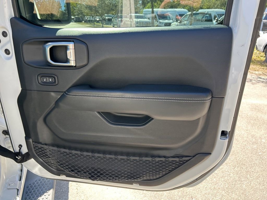 Used 2019 Jeep Wrangler Unlimited Sahara w/ Safety Group image 41