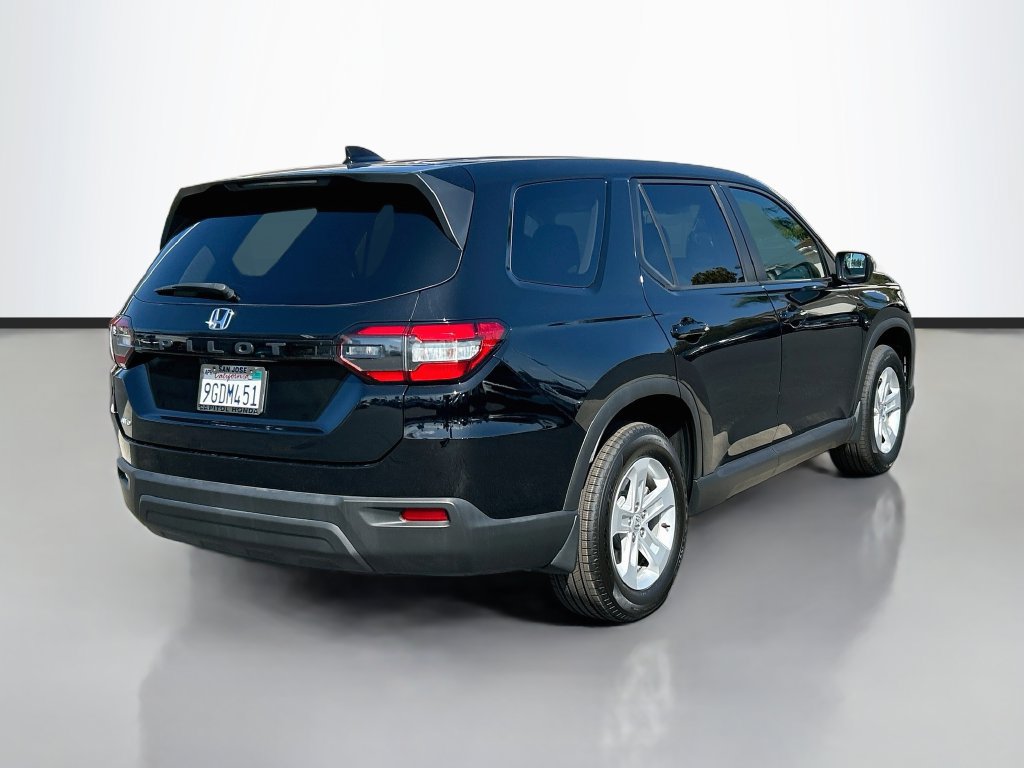 Certified 2023 Honda Pilot LX image 5