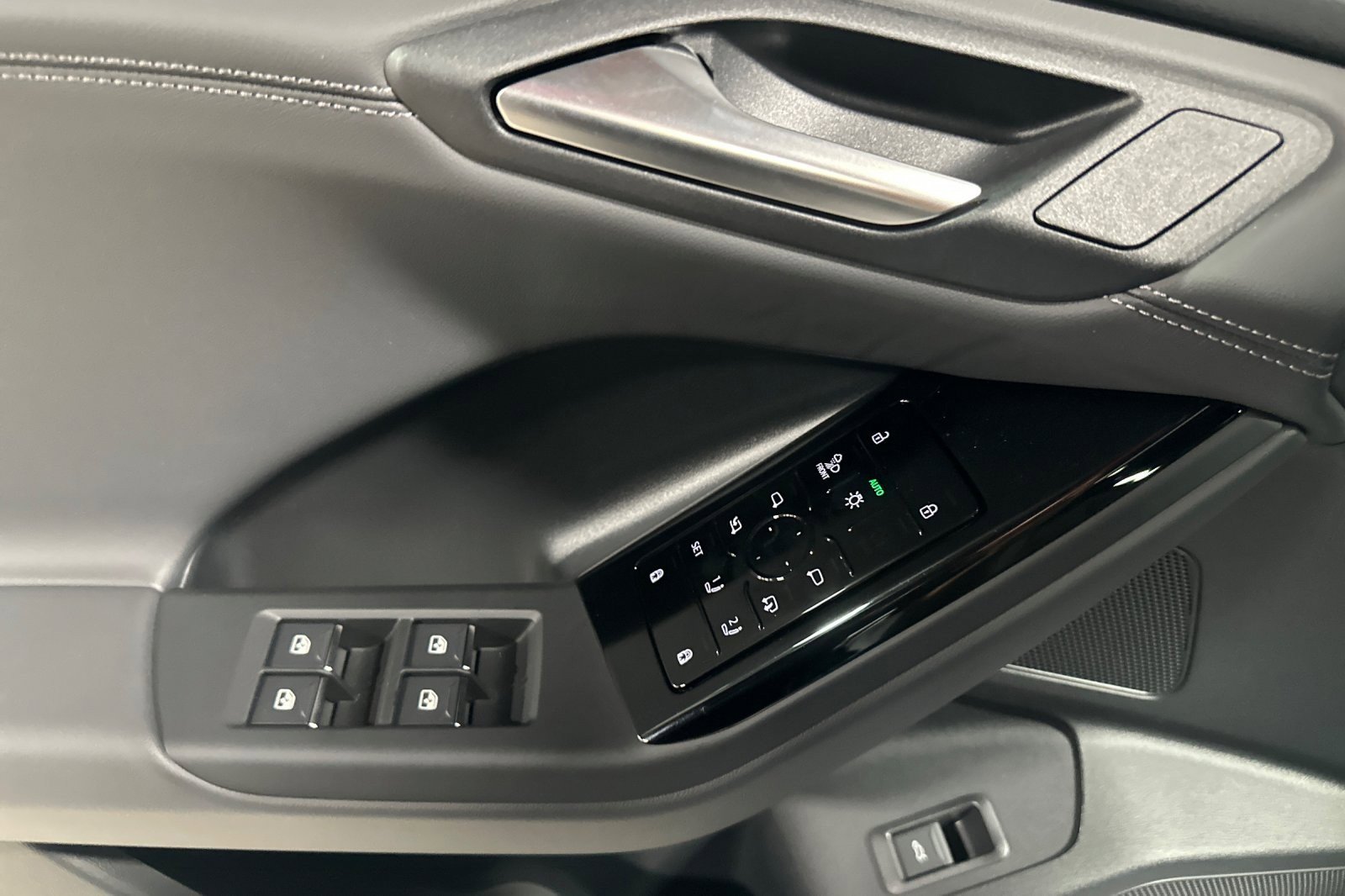 New 2027 Audi Q6 e-tron Premium Plus AWD/4WD image 10