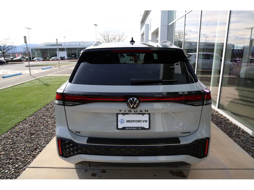 New 2026 Volkswagen Tiguan SE R-Line image 5