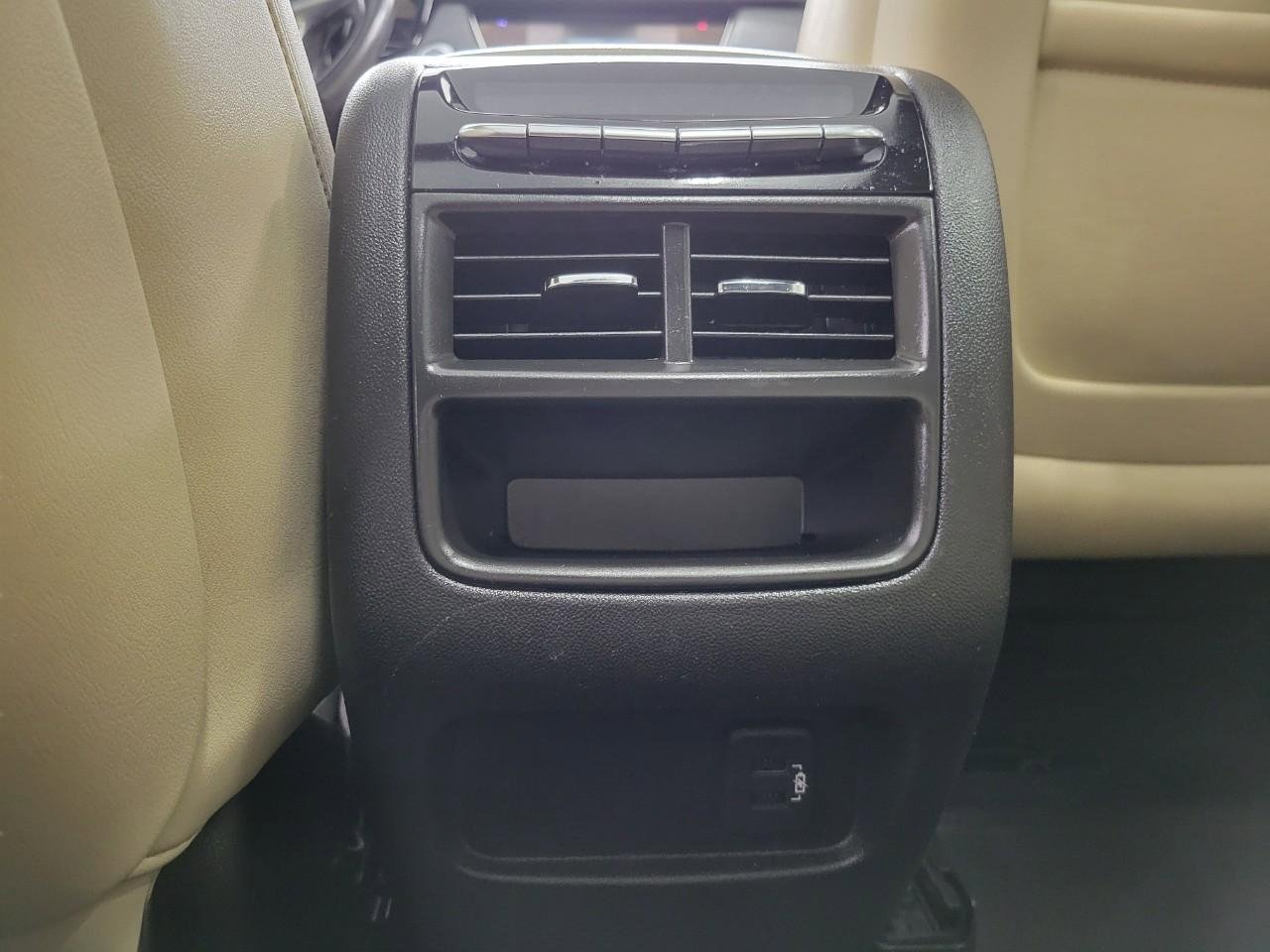 Used 2019 Cadillac XT5 Premium Luxury image 22