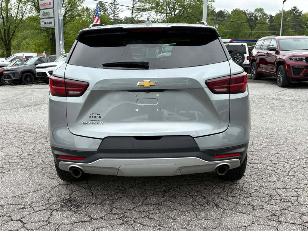 Used 2024 Chevrolet Blazer LT w/ Convenience Package FWD image 4