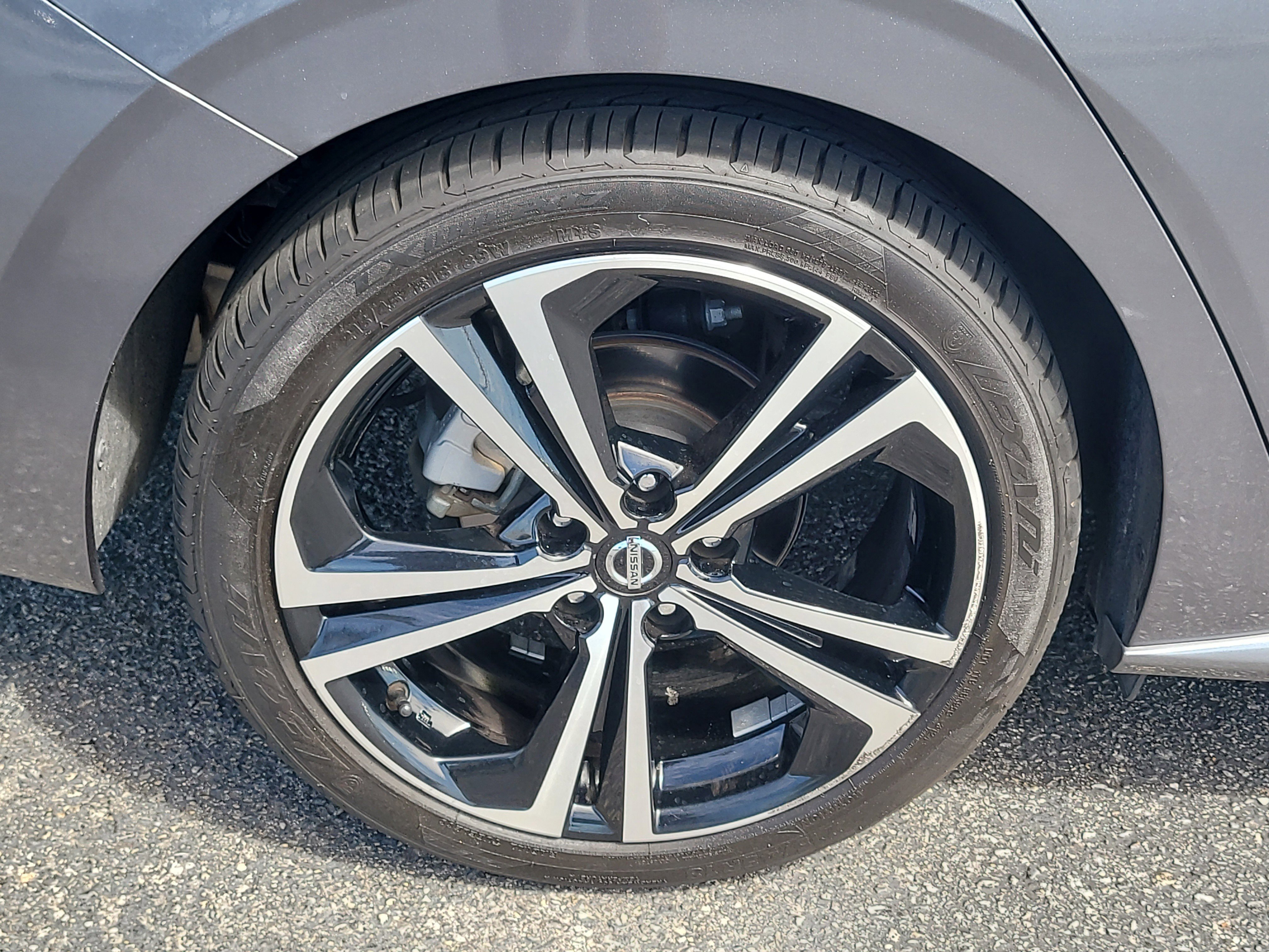 Used 2020 Nissan Sentra SR w/ Premium Package FWD image 9