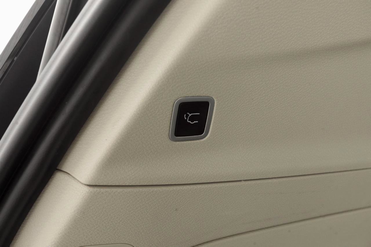 Used 2023 Chrysler Pacifica Touring-L image 33