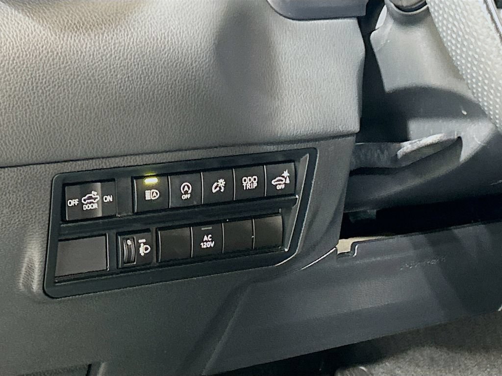 Used 2023 Toyota Tundra Limited w/ Power Package AWD/4WD image 8