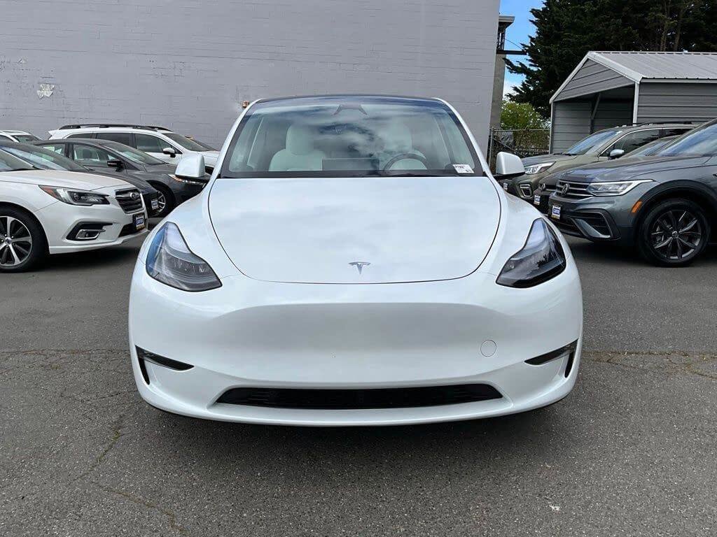 Used 2024 Tesla Model Y Long Range AWD/4WD image 3