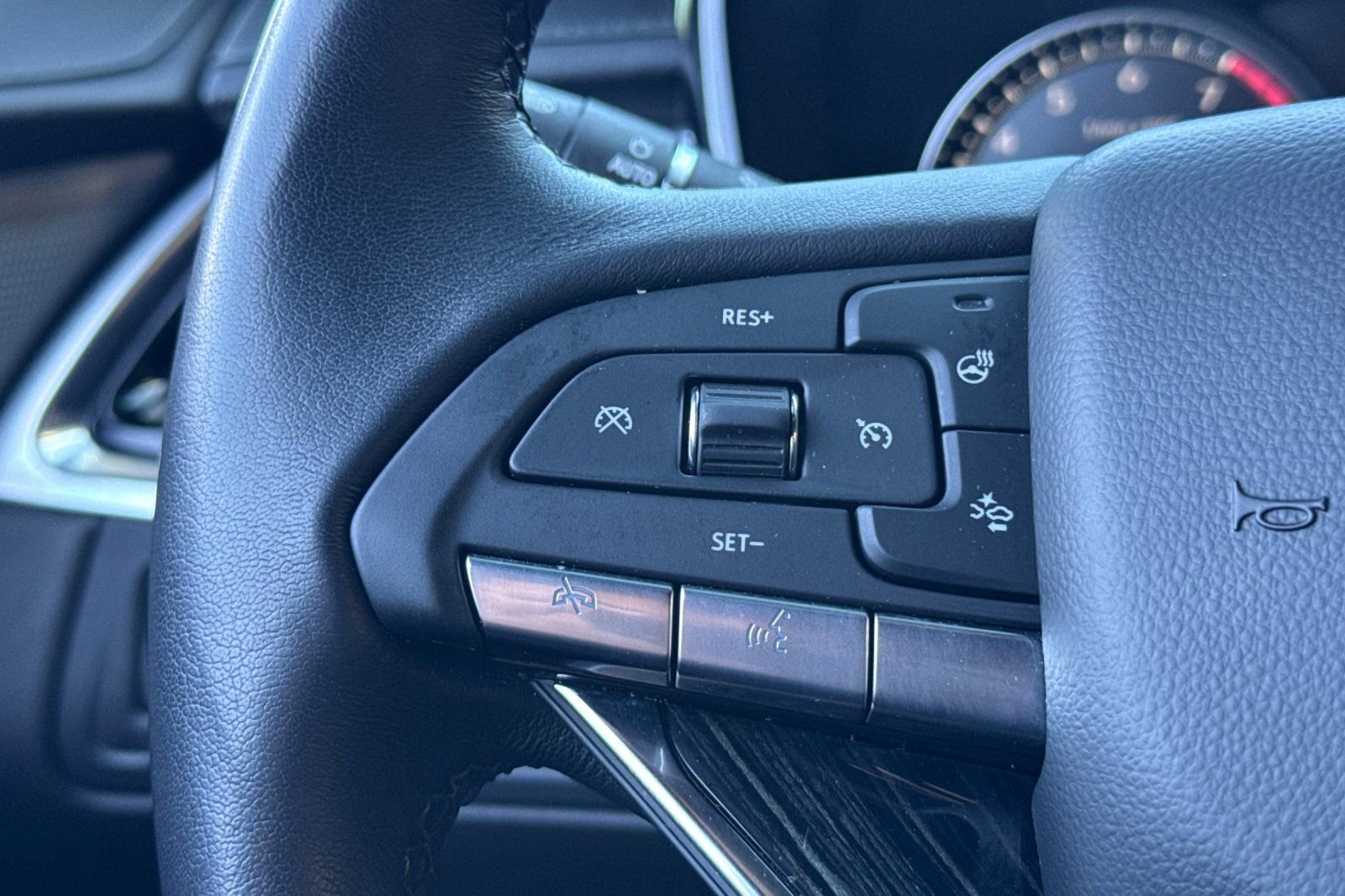 Certified 2025 Cadillac XT6 Premium Luxury image 33