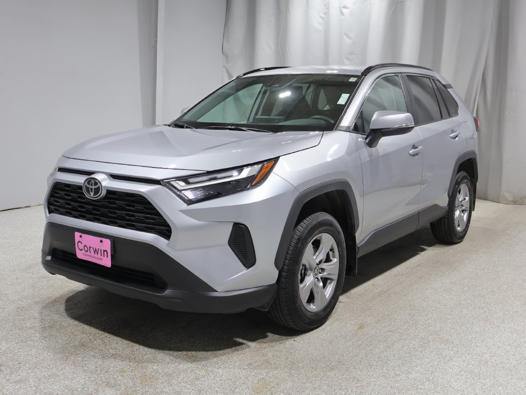 Used 2025 Toyota RAV4 XLE AWD/4WD image 7