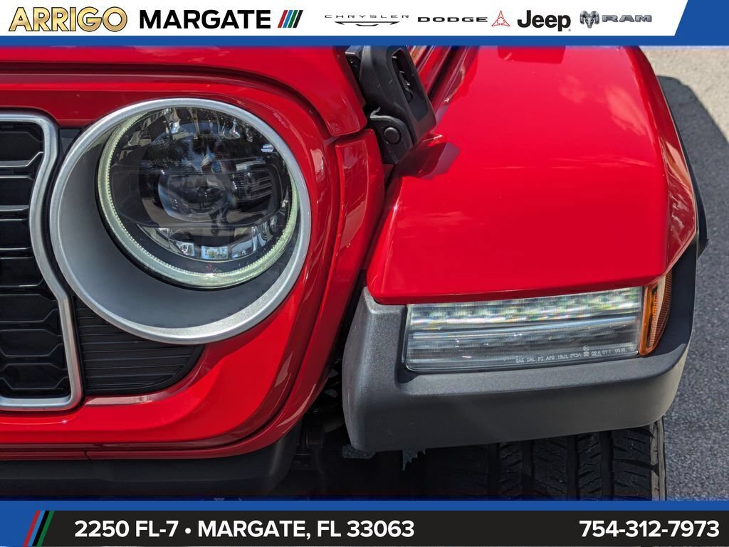 Used 2025 Jeep Wrangler Unlimited Sahara AWD/4WD image 10