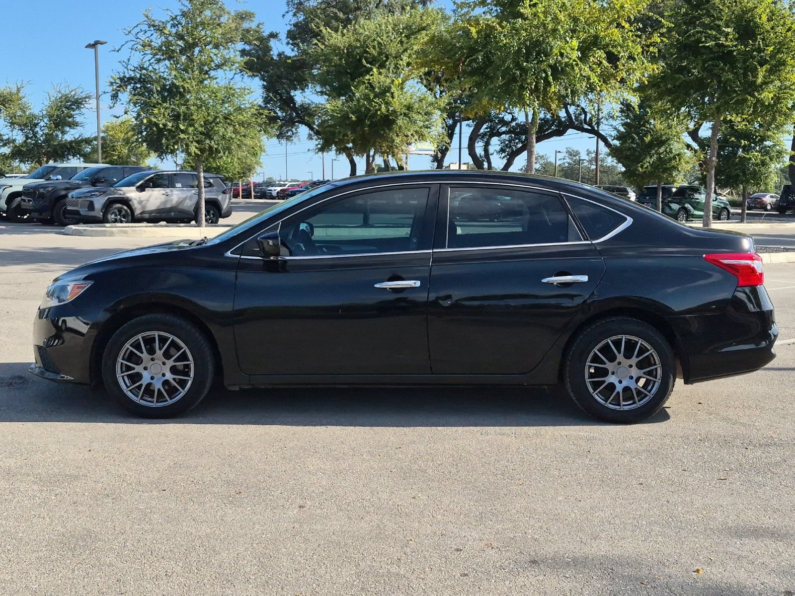 Used 2017 Nissan Sentra S FWD image 8