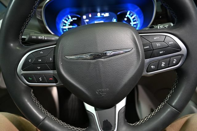 Used 2023 Chrysler Pacifica Limited FWD image 36